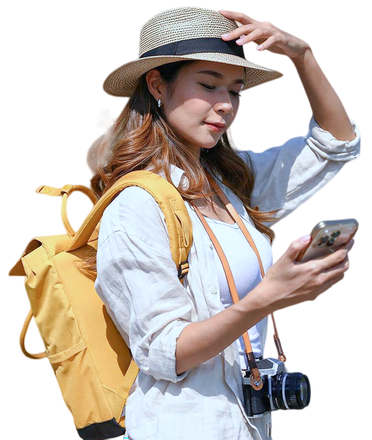 Mujer viajera con mochila amarilla